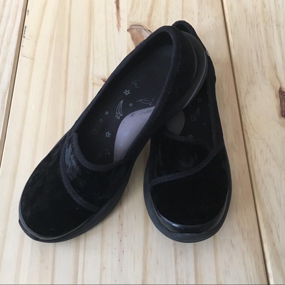 Bzees Black Velvet Lakeside Flats //  Slip-ons